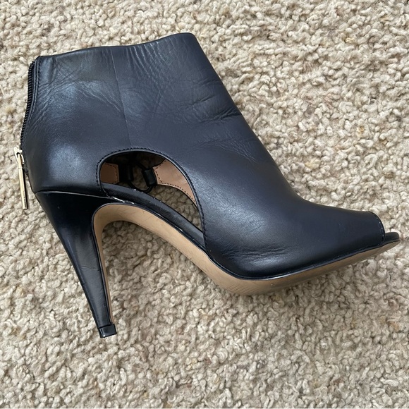 Banana Republic Open Toe Booties in Black Size 5 - Picture 10 of 16